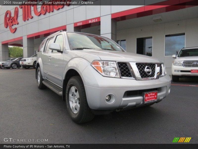 Silver Lightning Metallic / Graphite 2005 Nissan Pathfinder LE