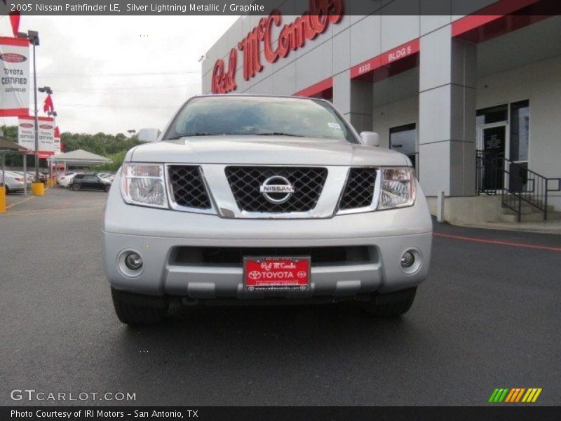 Silver Lightning Metallic / Graphite 2005 Nissan Pathfinder LE