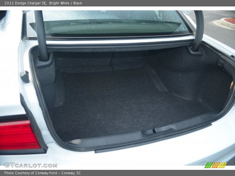 Bright White / Black 2011 Dodge Charger SE