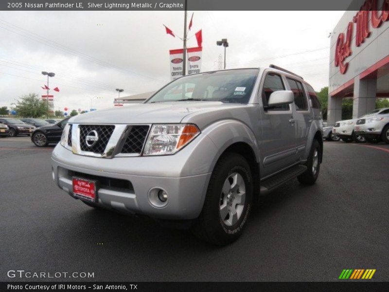 Silver Lightning Metallic / Graphite 2005 Nissan Pathfinder LE