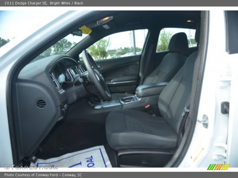 Bright White / Black 2011 Dodge Charger SE
