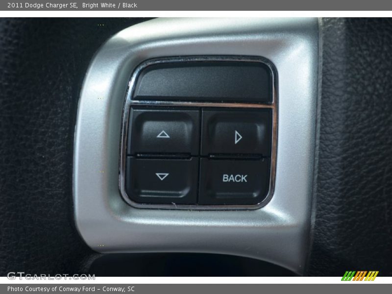 Bright White / Black 2011 Dodge Charger SE