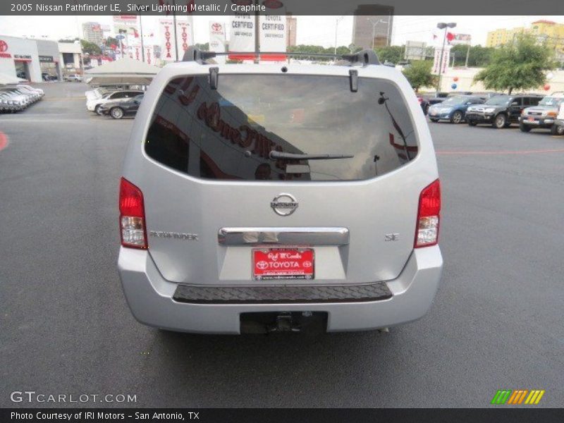 Silver Lightning Metallic / Graphite 2005 Nissan Pathfinder LE