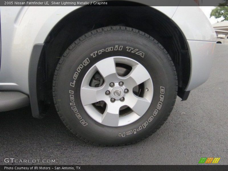 Silver Lightning Metallic / Graphite 2005 Nissan Pathfinder LE