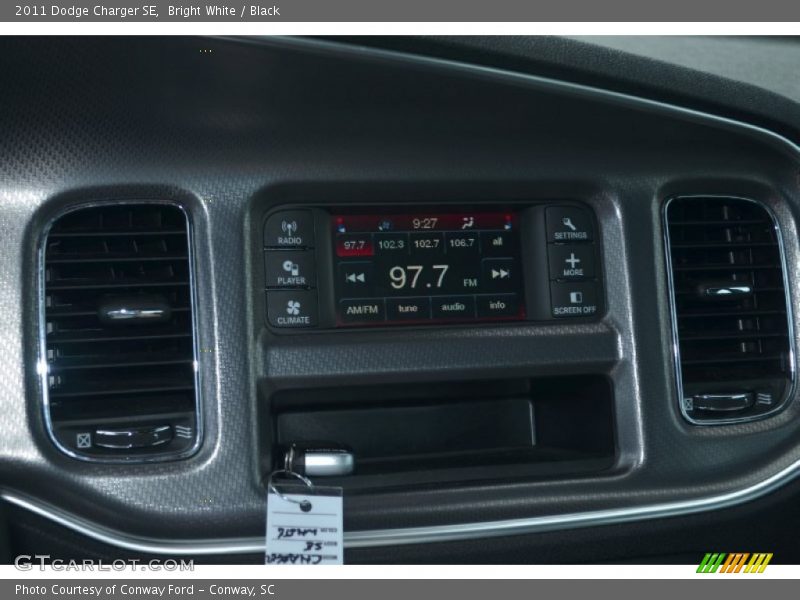 Bright White / Black 2011 Dodge Charger SE