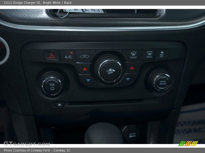 Bright White / Black 2011 Dodge Charger SE