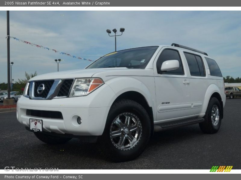 Avalanche White / Graphite 2005 Nissan Pathfinder SE 4x4