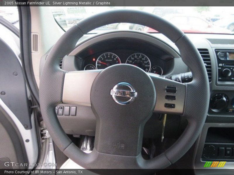 Silver Lightning Metallic / Graphite 2005 Nissan Pathfinder LE