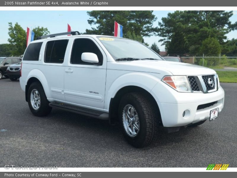 Avalanche White / Graphite 2005 Nissan Pathfinder SE 4x4
