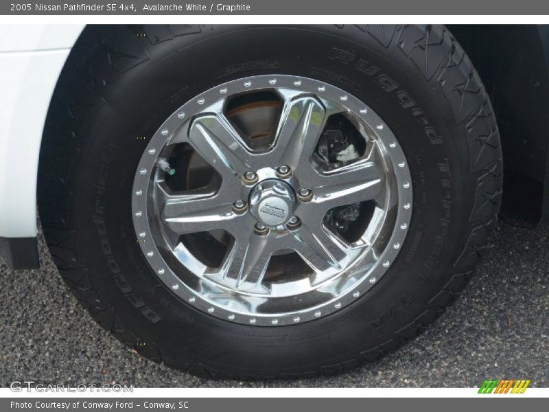 Avalanche White / Graphite 2005 Nissan Pathfinder SE 4x4