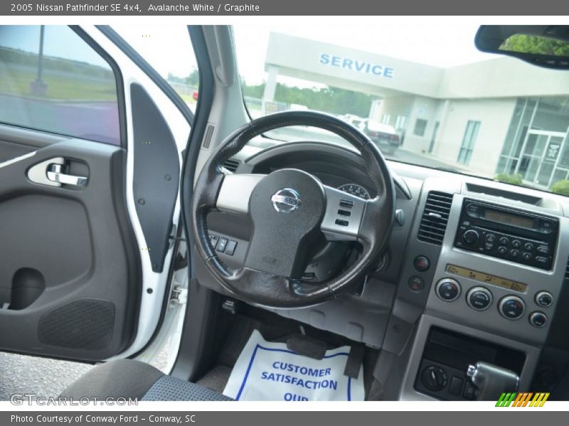Avalanche White / Graphite 2005 Nissan Pathfinder SE 4x4
