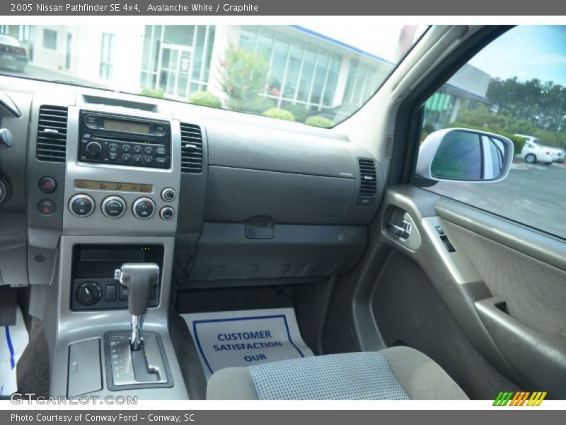 Avalanche White / Graphite 2005 Nissan Pathfinder SE 4x4
