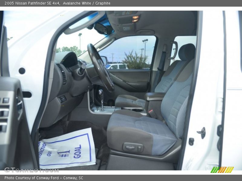 Avalanche White / Graphite 2005 Nissan Pathfinder SE 4x4