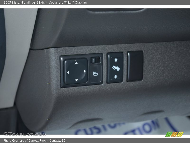 Avalanche White / Graphite 2005 Nissan Pathfinder SE 4x4