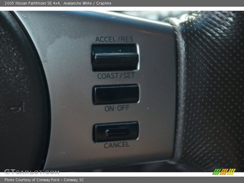 Avalanche White / Graphite 2005 Nissan Pathfinder SE 4x4