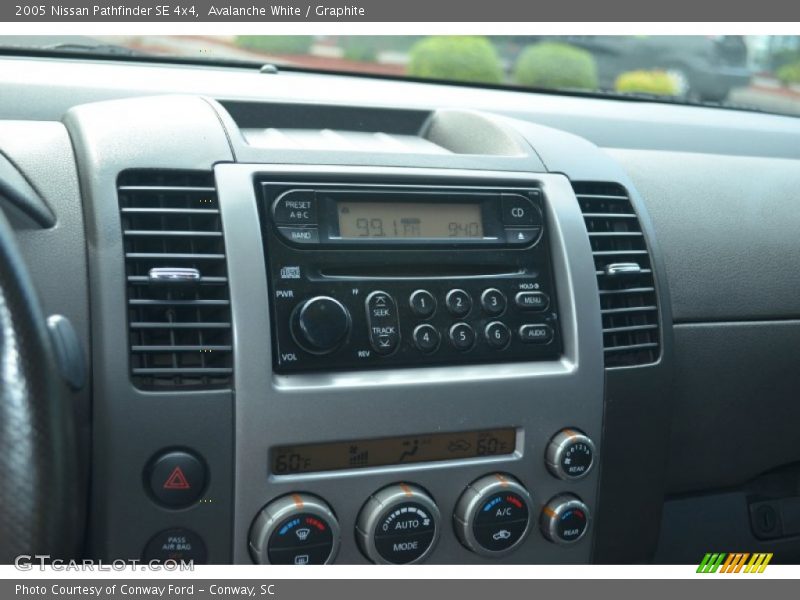 Avalanche White / Graphite 2005 Nissan Pathfinder SE 4x4