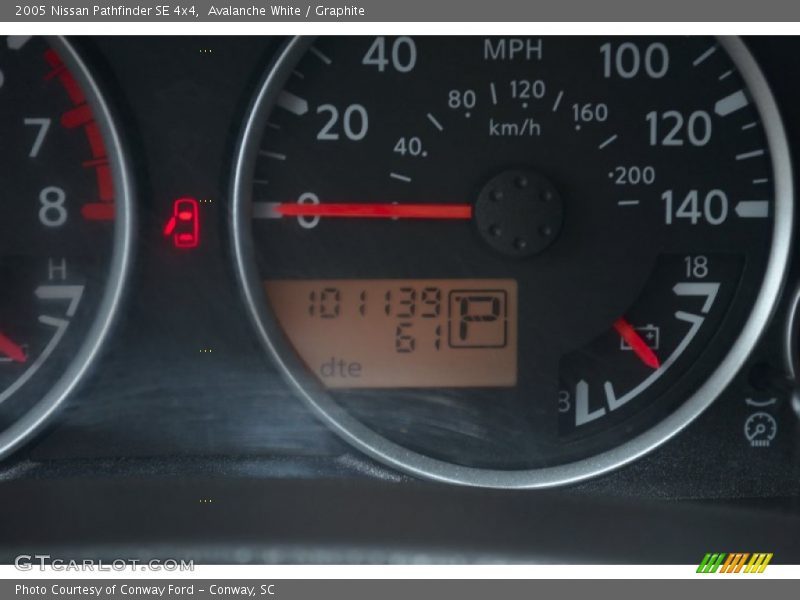 Avalanche White / Graphite 2005 Nissan Pathfinder SE 4x4