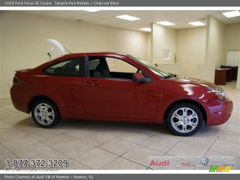 Sangria Red Metallic / Charcoal Black 2009 Ford Focus SE Coupe