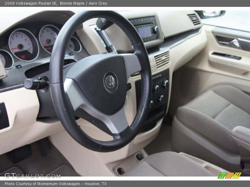 Blonde Maple / Aero Grey 2009 Volkswagen Routan SE