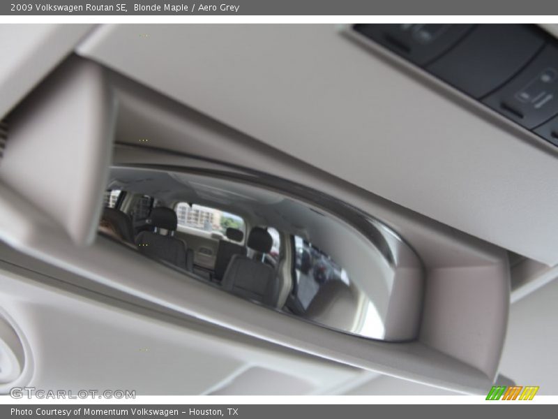 Blonde Maple / Aero Grey 2009 Volkswagen Routan SE