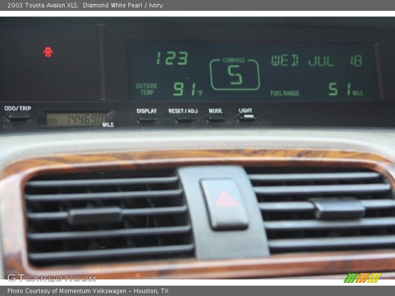 Diamond White Pearl / Ivory 2003 Toyota Avalon XLS