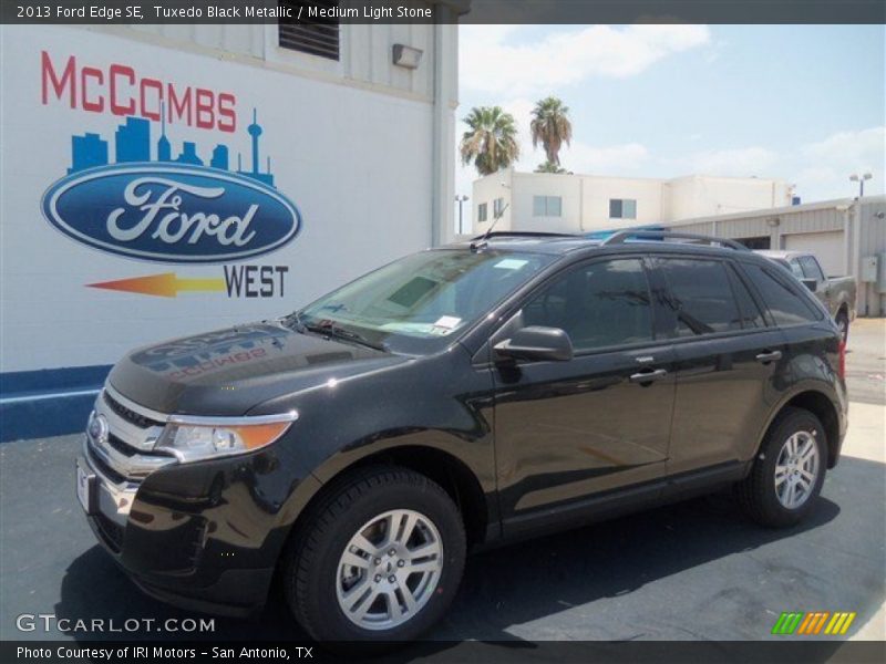 Tuxedo Black Metallic / Medium Light Stone 2013 Ford Edge SE