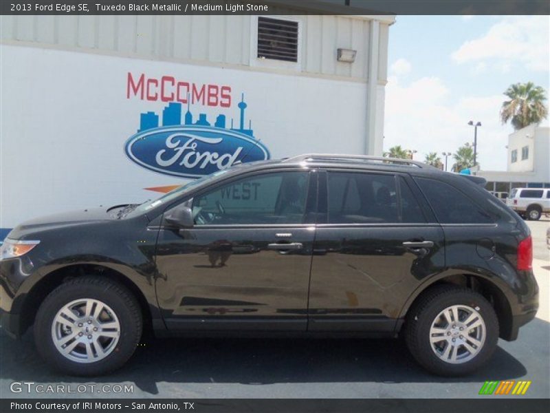 Tuxedo Black Metallic / Medium Light Stone 2013 Ford Edge SE