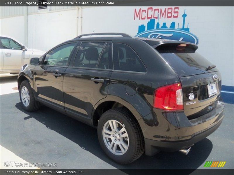 Tuxedo Black Metallic / Medium Light Stone 2013 Ford Edge SE