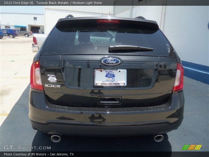 Tuxedo Black Metallic / Medium Light Stone 2013 Ford Edge SE