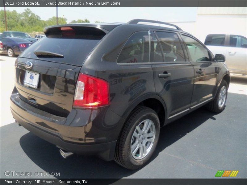 Tuxedo Black Metallic / Medium Light Stone 2013 Ford Edge SE