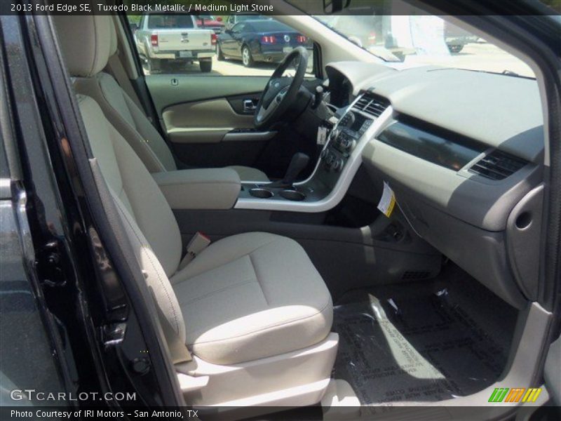 Tuxedo Black Metallic / Medium Light Stone 2013 Ford Edge SE