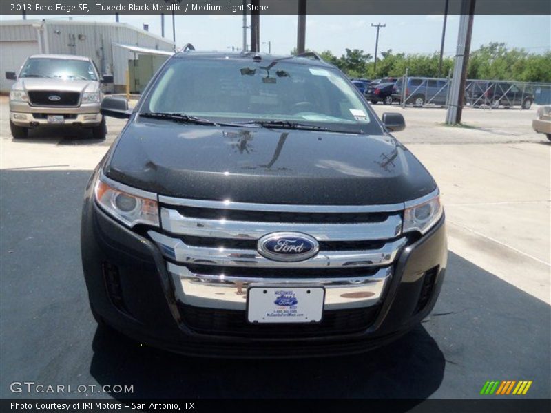 Tuxedo Black Metallic / Medium Light Stone 2013 Ford Edge SE