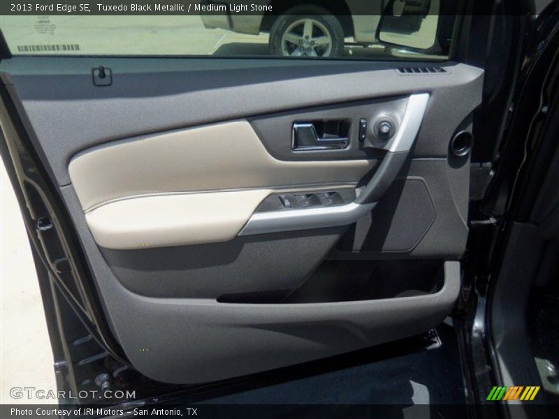 Tuxedo Black Metallic / Medium Light Stone 2013 Ford Edge SE
