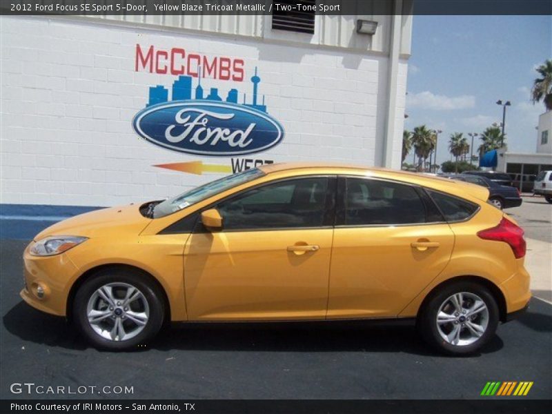 Yellow Blaze Tricoat Metallic / Two-Tone Sport 2012 Ford Focus SE Sport 5-Door