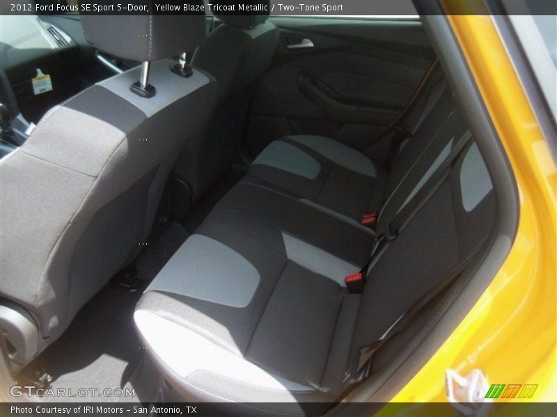 Yellow Blaze Tricoat Metallic / Two-Tone Sport 2012 Ford Focus SE Sport 5-Door