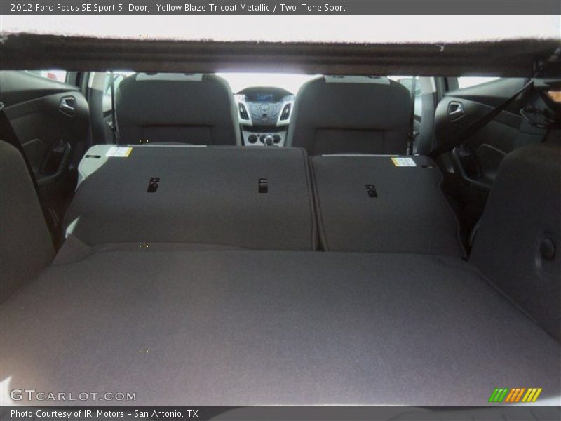 Yellow Blaze Tricoat Metallic / Two-Tone Sport 2012 Ford Focus SE Sport 5-Door