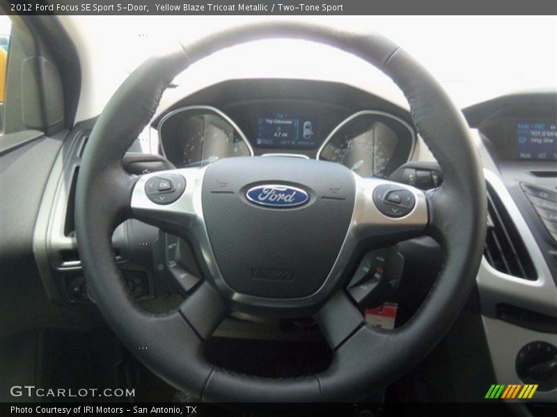 Yellow Blaze Tricoat Metallic / Two-Tone Sport 2012 Ford Focus SE Sport 5-Door