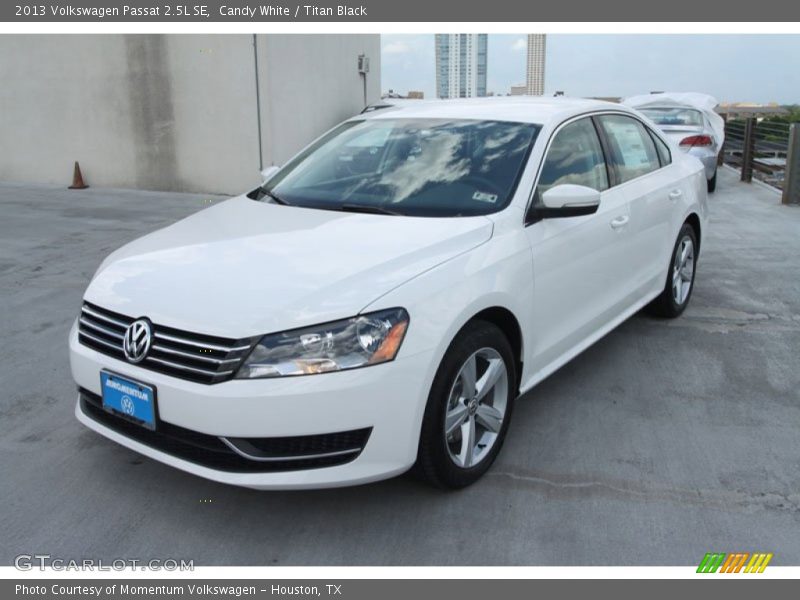 Candy White / Titan Black 2013 Volkswagen Passat 2.5L SE