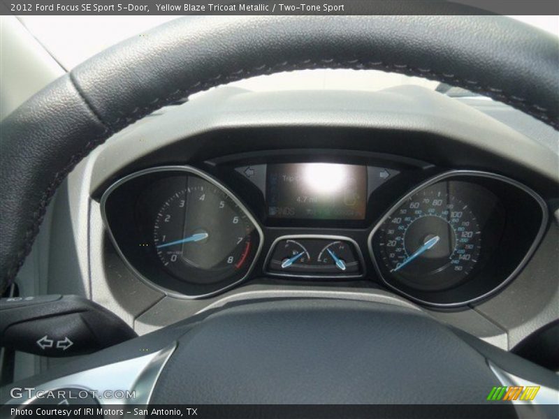 Yellow Blaze Tricoat Metallic / Two-Tone Sport 2012 Ford Focus SE Sport 5-Door