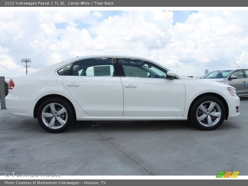 Candy White / Titan Black 2013 Volkswagen Passat 2.5L SE