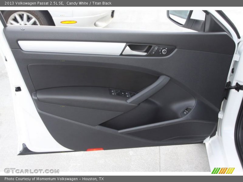 Candy White / Titan Black 2013 Volkswagen Passat 2.5L SE