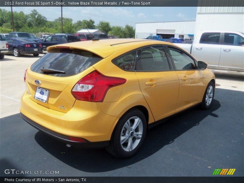 Yellow Blaze Tricoat Metallic / Two-Tone Sport 2012 Ford Focus SE Sport 5-Door