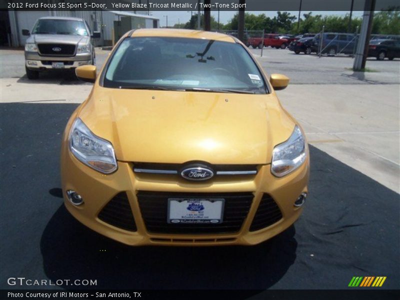 Yellow Blaze Tricoat Metallic / Two-Tone Sport 2012 Ford Focus SE Sport 5-Door
