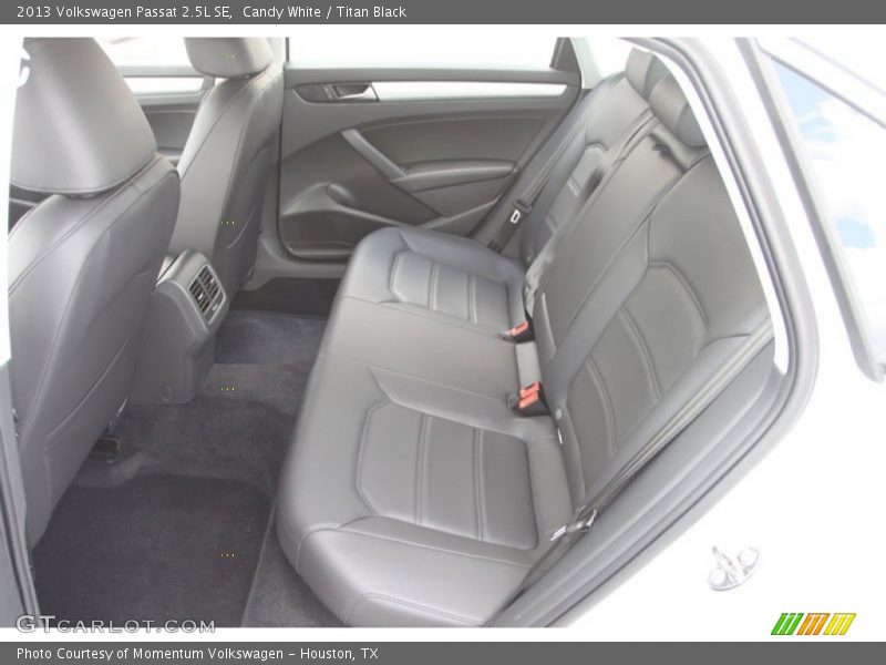 Candy White / Titan Black 2013 Volkswagen Passat 2.5L SE
