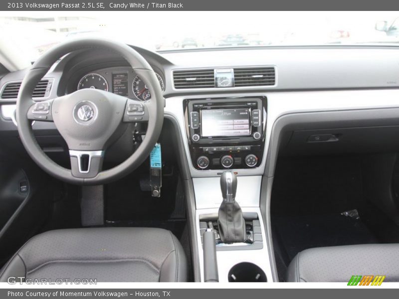 Candy White / Titan Black 2013 Volkswagen Passat 2.5L SE