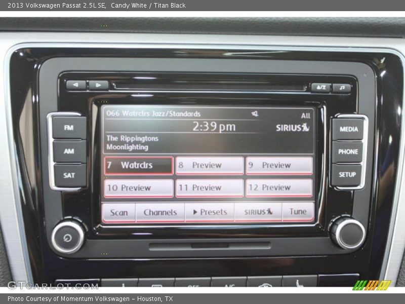 Candy White / Titan Black 2013 Volkswagen Passat 2.5L SE