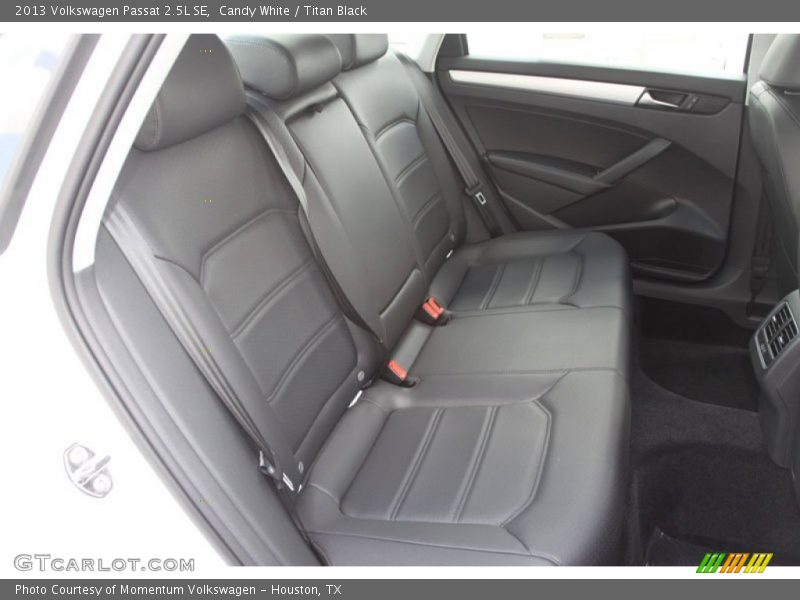 Candy White / Titan Black 2013 Volkswagen Passat 2.5L SE