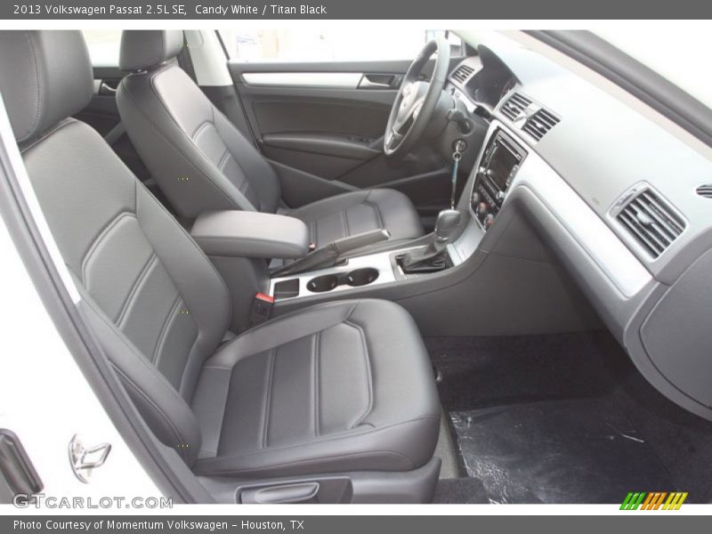 Candy White / Titan Black 2013 Volkswagen Passat 2.5L SE