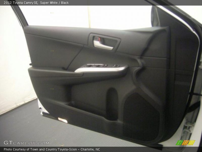 Super White / Black 2012 Toyota Camry SE