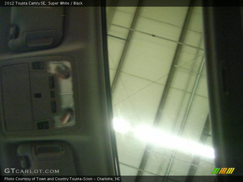 Super White / Black 2012 Toyota Camry SE